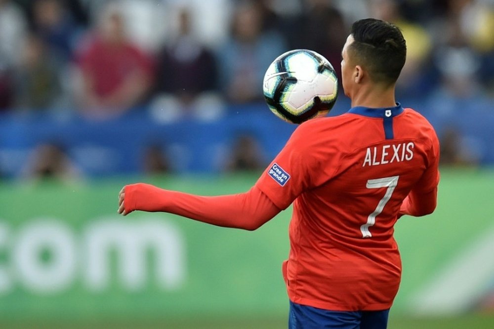 Rueda says Alexis could miss up to three months if he goes to theatre. AFP