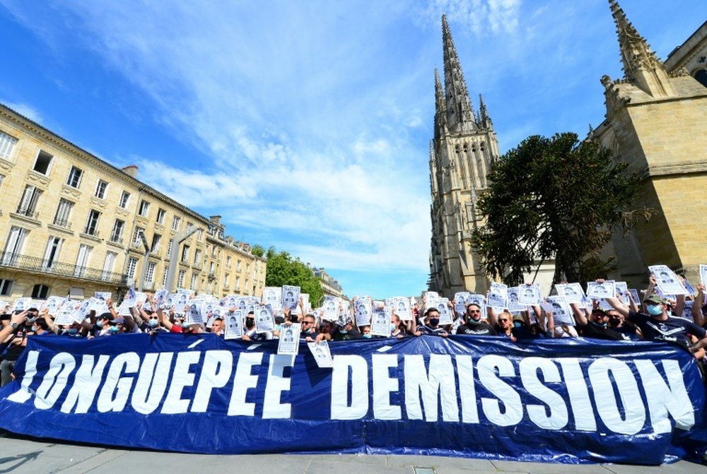 Centenares de personas se manifestaron por el futuro del Girondins. AFP