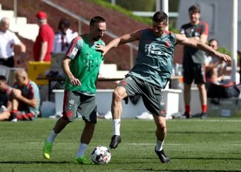 Ribéry apoyó el posible cambio de aires de Lewandowski. AFP