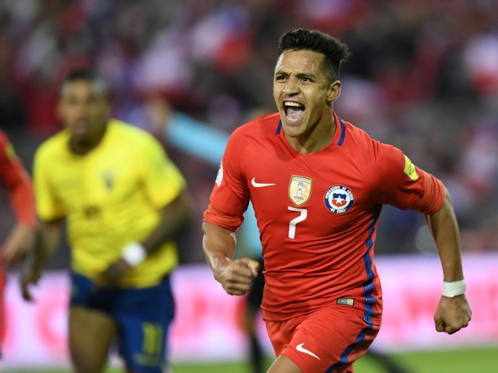 El delantero chileno será uno de los más reclamados en enero. AFP