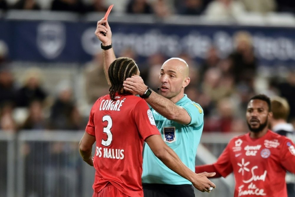 Daniel Congré exclu, lors du match opposant son équipe, Montpellier, à Bordeaux. AFP
