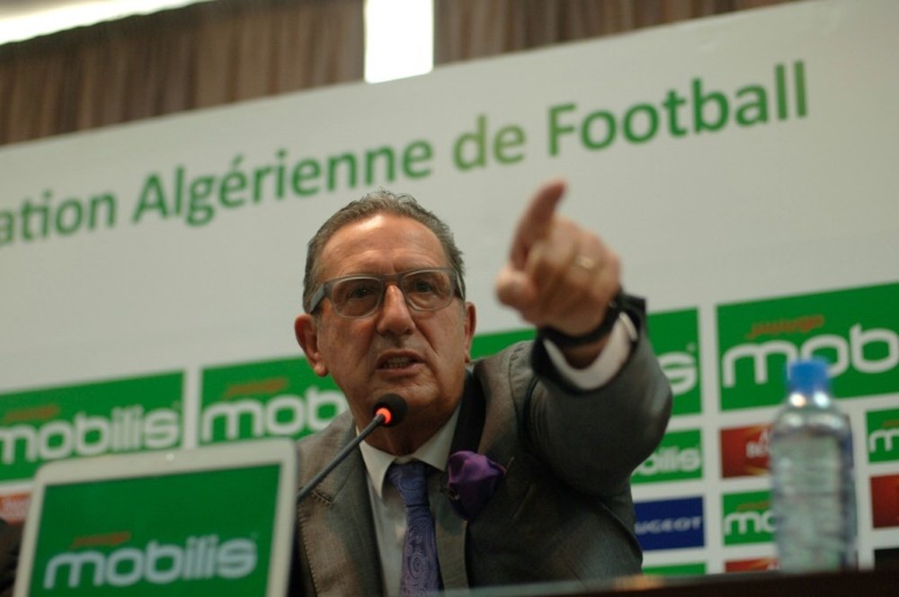 Georges Leekens, lors de l'annonce des joueurs retenus contre le Nigeria. AFP