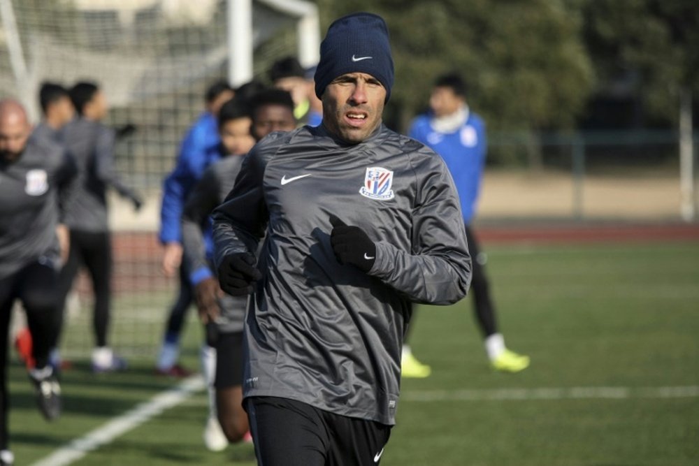 L'attaquant argentin Carlos Tevez lors d'une séance d'entraînement avec le Shanghai Shenhua. AFP