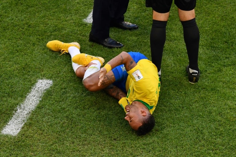 Shearer criticó a Neymar. AFP