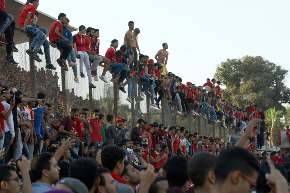 Des supporters dAl Ahly venus en masse à l'entraînement de leur équipe au Caire. AFP