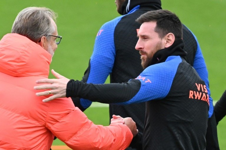 Luis Campos confirme des discussions avec Messi pour une prolongation. AFP