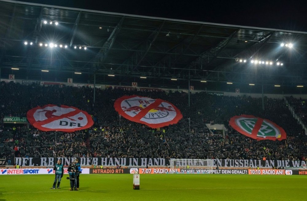 Tifo des supporters d'Augsbourg hostile au RB Leipzig, le 3 mars 2017 à Augsbourg. AFP
