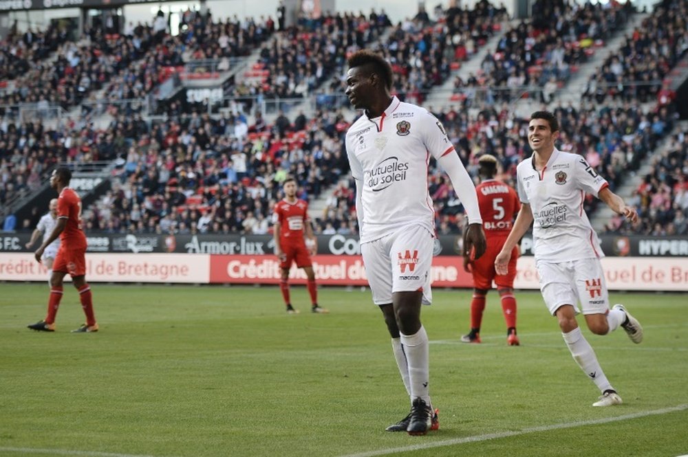 Mario Balotelli hizo un auténtico golazo ante el Rennes. AFP