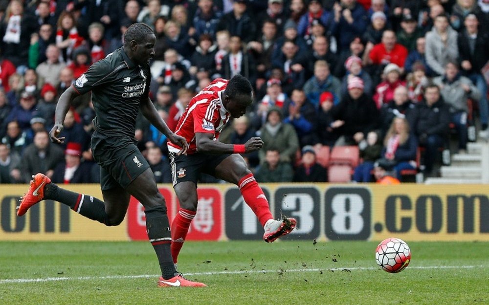 La perle de Southampton Sadio Mané frappe et inscrit le 3e but de son équipe face à Liverpool au St Marys Stadium, le 20 mars 2016