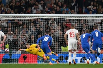 Inglaterra vira para cima da Suíça em noite histórica para Kane. AFP