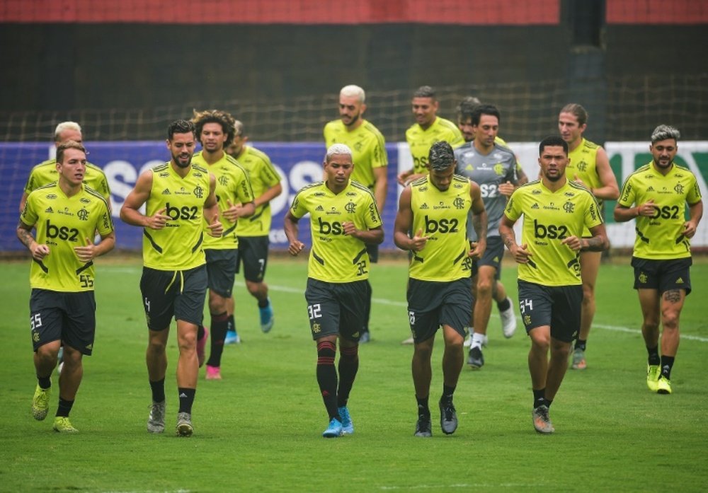 Flamengo voltou aos treinos mesmo descumprindo recomendações das autoridades de saúde. AFP