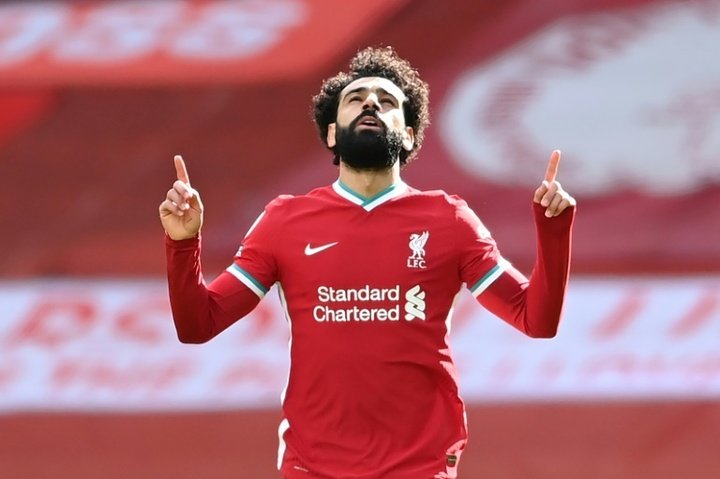 Salah ia assinar pelo Chelsea, mas ficou no Liverpool por dinheiro.AFP