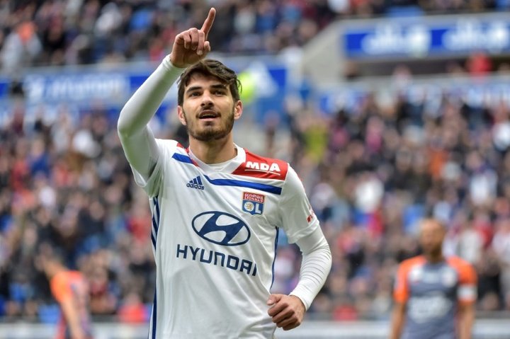 El Lyon olvida la Champions y presiona al Lille