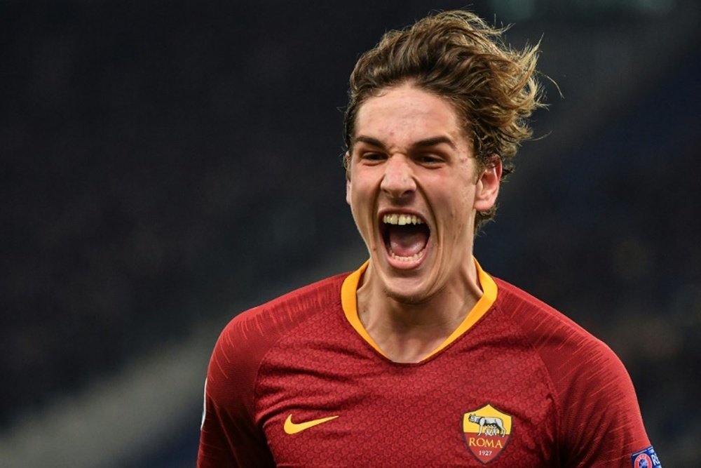 Le jeune joueur de la Roma se fait draguer par la Juve. AFP