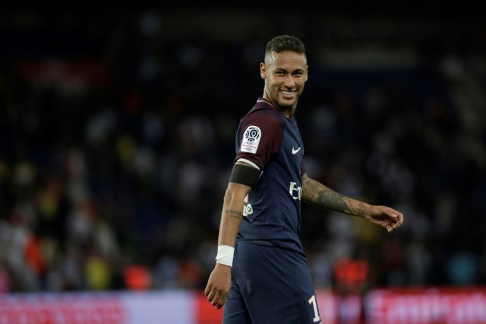 Neymar participó en los tres goles del PSG. AFP