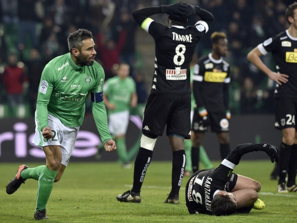 Perrin marcó el gol de la victoria del Saint Etienne. AFP