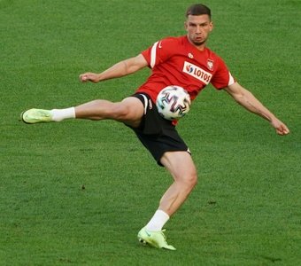 Jakub Swierczok, jugador del Nagoya Grampus, fue sancionado por la Confederación Asiática de Fútbol tras dar una positivo en una sustancia ilegal. El internacional polaco estará cuatro años lejos de los terreno de juegos.