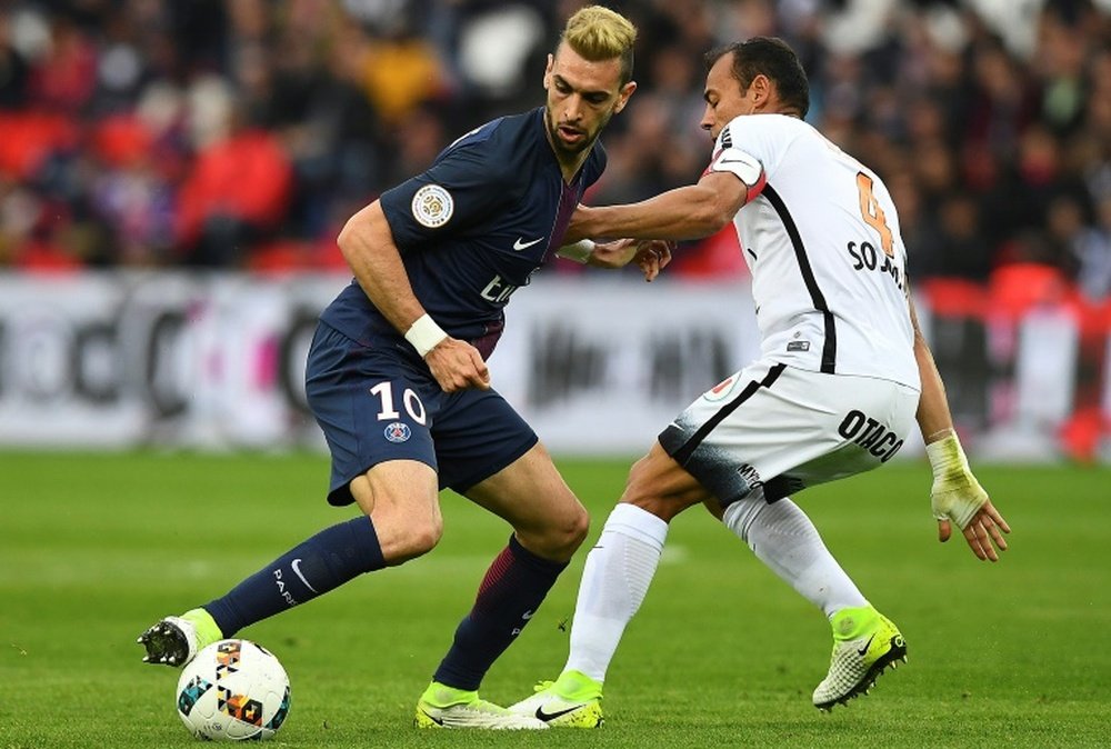 Le Parisien Javier Pastore contre Montpellier au Parc des Princes. AFP