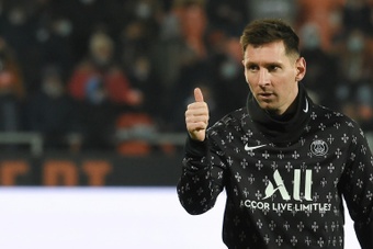 Rothen criticou as palavras de Benzema defendendo Messi. AFP