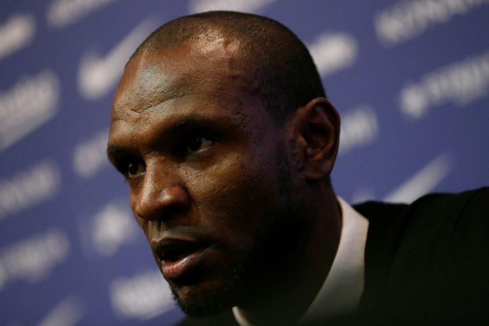 El Lyon le quiere quitar al Barça a Abidal. AFP