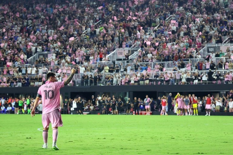 El primer gol de Messi en el Inter Miami, de libre directo. AFP