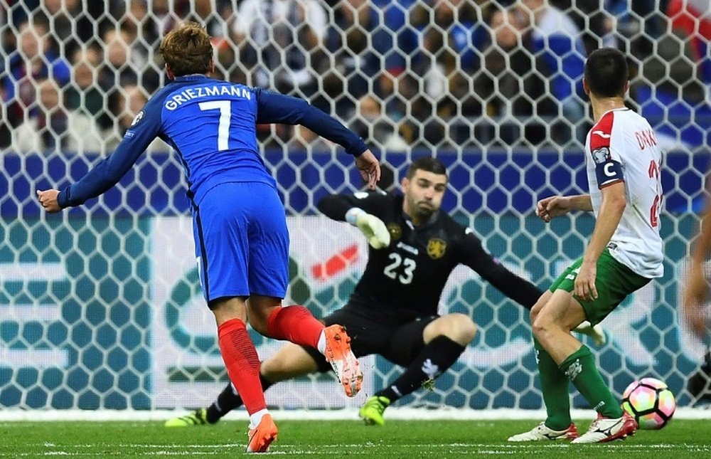 Francia depende de sí misma para estar en el Mundial. AFP