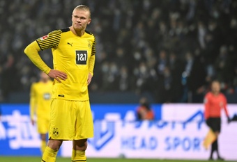 El Borussia teme que el estado de salud de Raiola pueda influir en el futuro de Haaland. AFP
