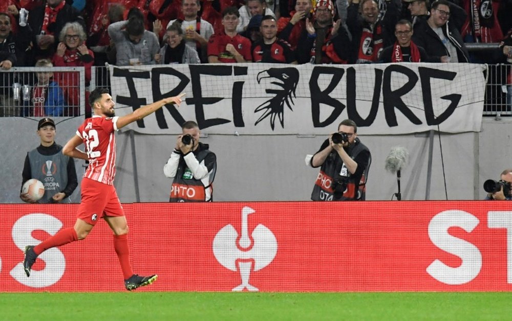 Freiburg vence o Bremen e entra na briga pelo título. AFP