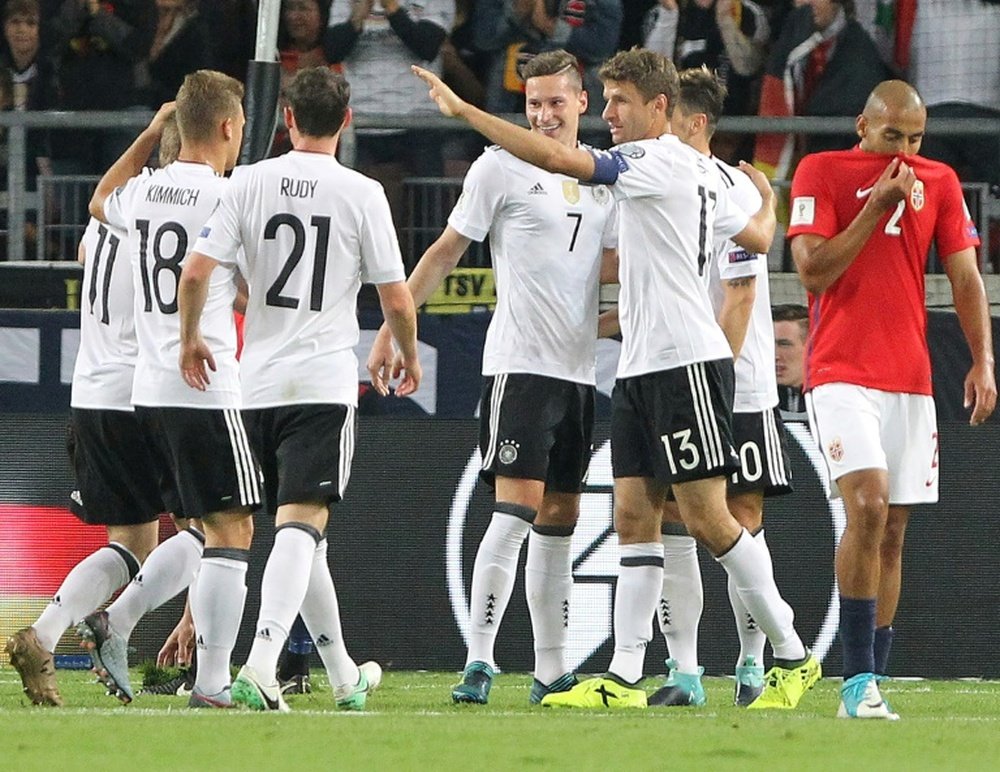 La joie du milieu allemand Julian Draxler buteur contre la Norvège avec ses coéquipiers. AFP