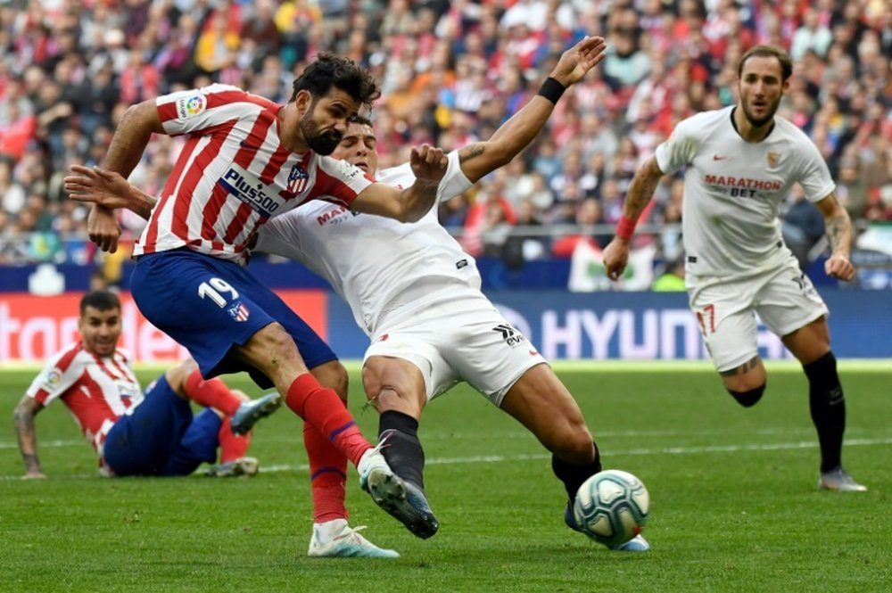 Diego Carlos podría repetir el camino de Lenglet. AFP