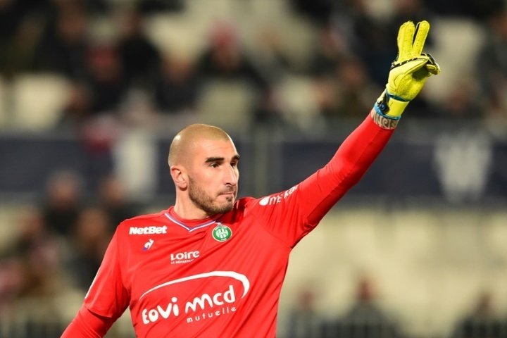 Se retira Ruffier, a sus 34 años, tras ser despedido del Saint-Étienne en diciembre