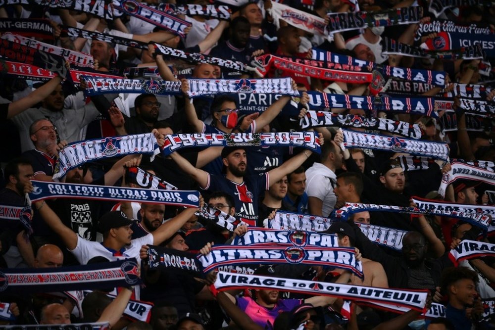 Las aficiones del PSG y el Marsella mantienen una gran rivalidad. AFP