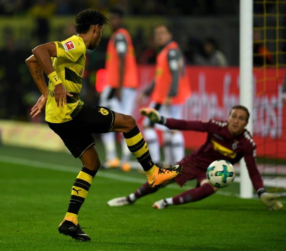 Aubameyang, triple buteur pour Dortmund face à Mönchengladbach lors du choc des Borussia. AFP