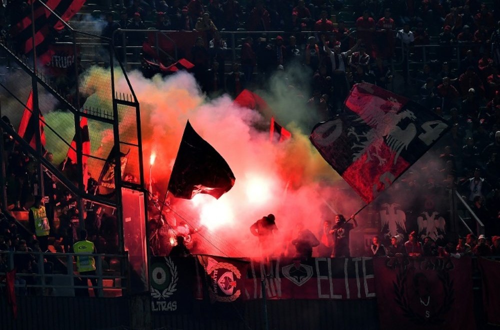 Des supporters albanais lors du match contre l'Italie. AFP