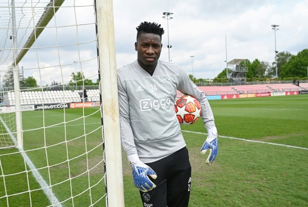 El bello gesto de André Onana con su localidad de origen. AFP