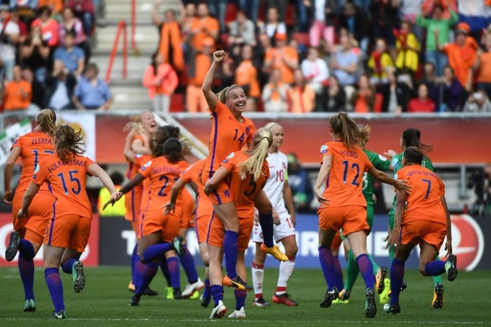 Les Néerlandaises exultent après avoir gagné la finale de l'Euro face au Danemark, le 6 août. AFP