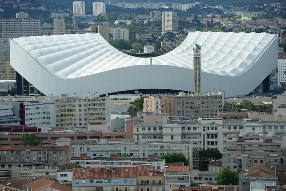Plusieurs stades et compétitions sportives ont adopté cette méthode de parrainage, en sassociant au nom dentreprises qui les mécènent