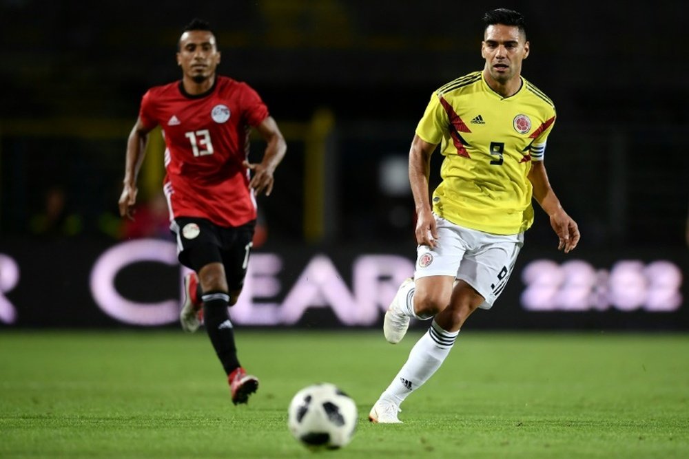 L'attaquant colombien Radamel Falcao (d) lors du match amical face à l'Egypte. AFP