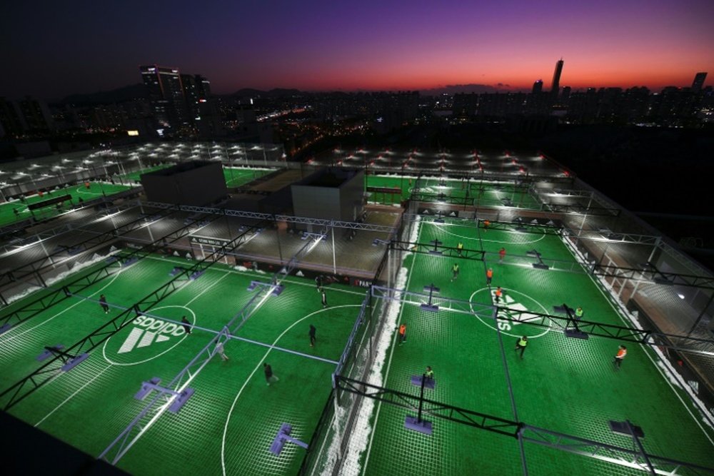 Terrains pour la pratique du futsal à Séoul, le 16 décembre 2017. AFP