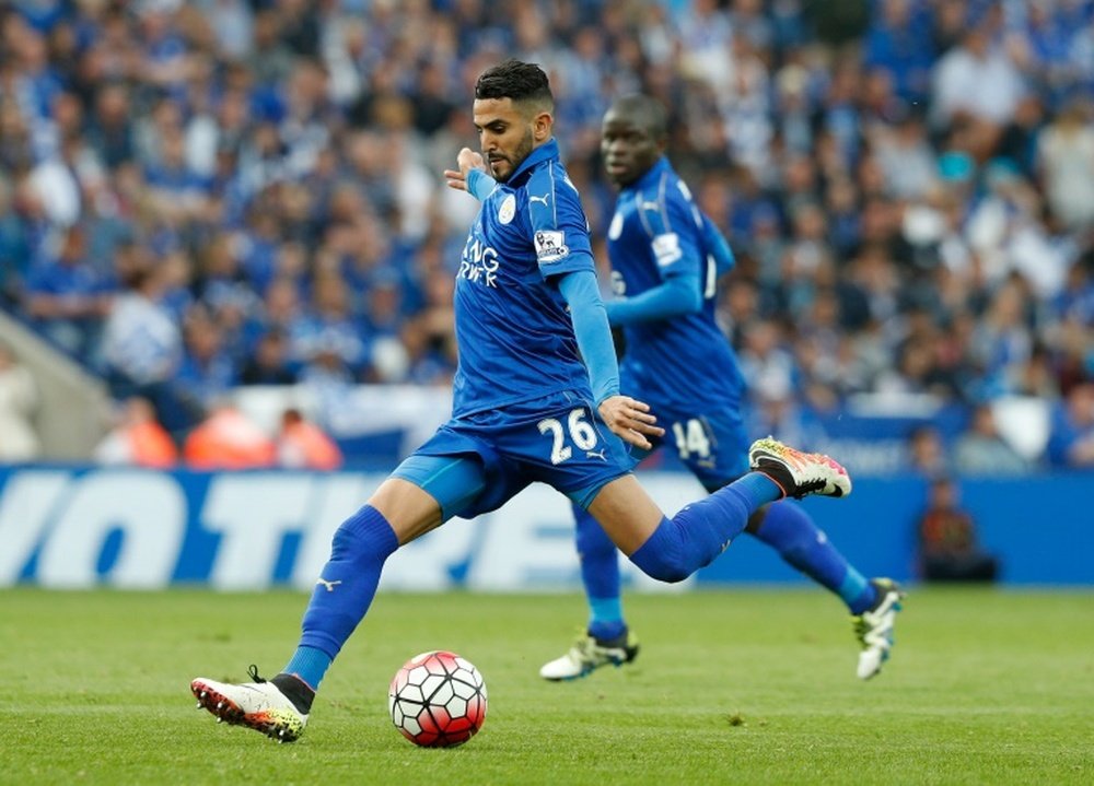 Mahrez attempts a shot at goal as team-mate Kante looks on. BeSoccer