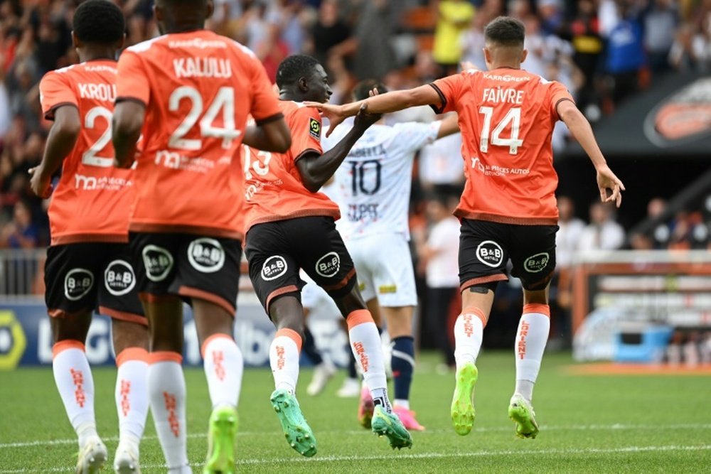 El Lorient golea y se gana el sobresaliente en el Tourmalet inicial. AFP