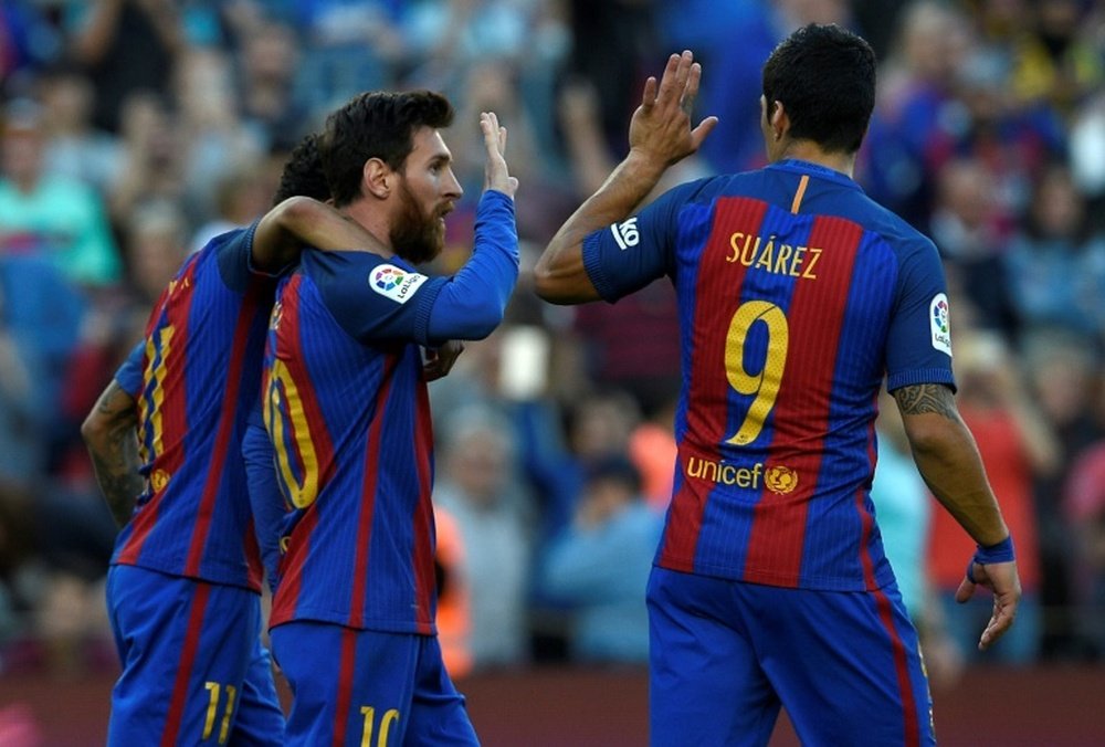 Leo Messi, félicité par ses coéquipiers de la 'MSN' lors de son but contre Villarreal en Liga. AFP