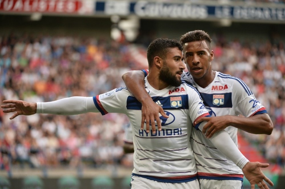 Nabil Fekir (g) félicité par Corentin Tolisso après un but pour Lyon face à Caen en 2015. AFP