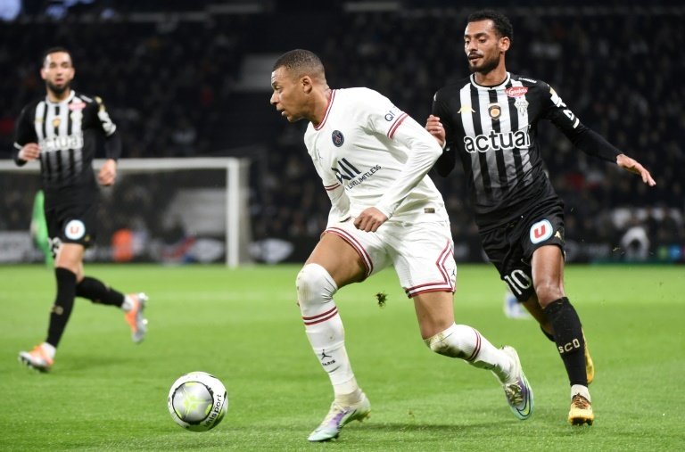 Kylian Mbappé ruega a la marea del PSG fuerza y unión. AFP