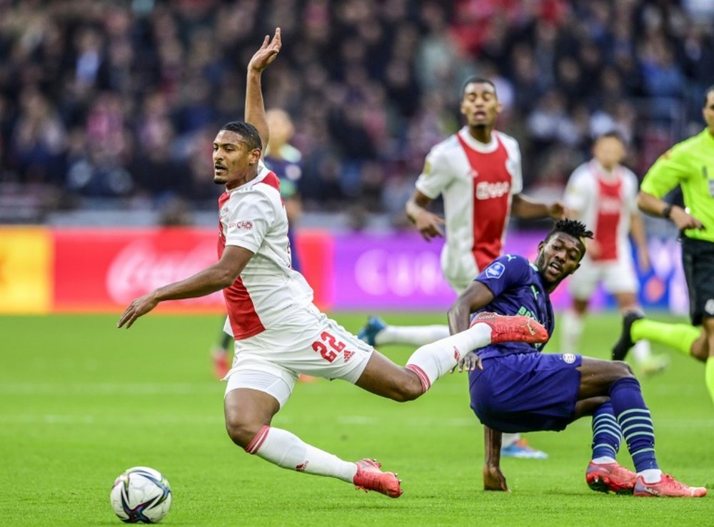 Otro escándalo en el Ajax: un jugador del filial, implicado en una presunta violación. AFP