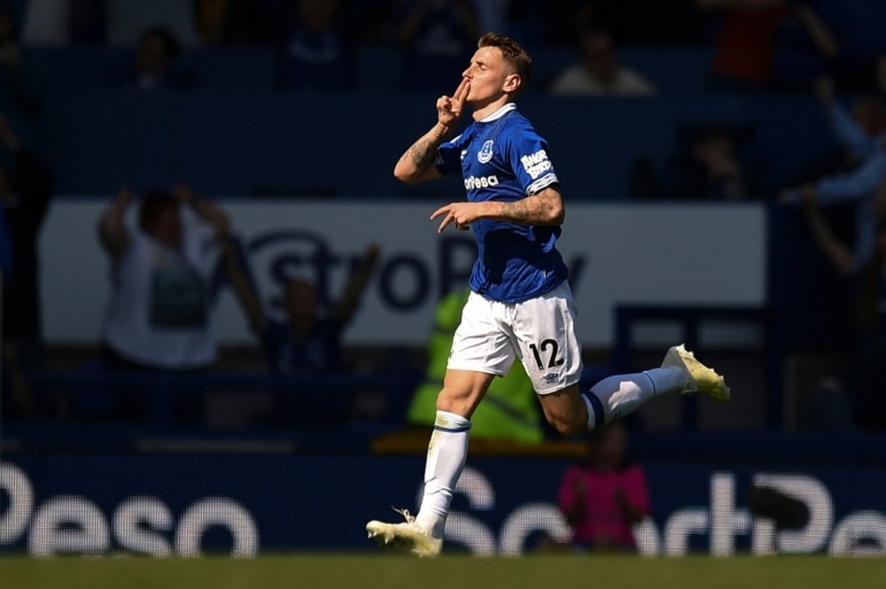 Digne fue el mejor de la temporada según los aficionados. AFP