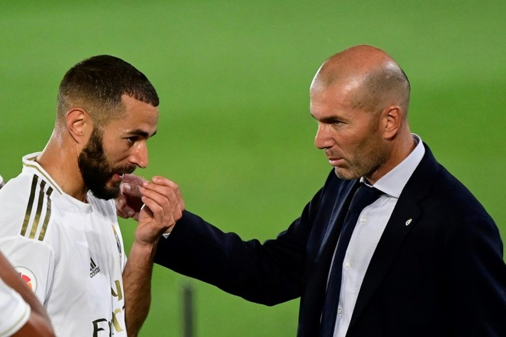 Zinedine Zidane défend Karim Benzema. afp