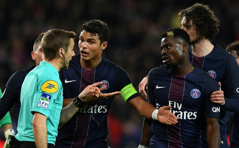 Thiago Silva no entiende el bajón del equipo francés. AFP