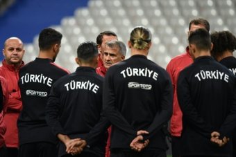 Le club d’Hatayspor, basé près de l'épicentre du séisme survenu le 6 février dernier en Turquie, a annoncé ce mardi le décès de son directeur sportif Taner Savut.