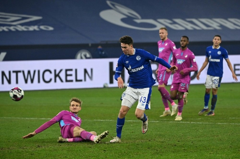 El Schalke 04 ha ganado 4-0, la primera victoria en 30 partidos. AFP